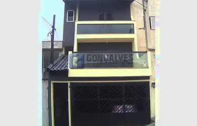 Imagem: A casa possui 3 Dormitórios, 4 Banheiros, 2 Vagas na garagem