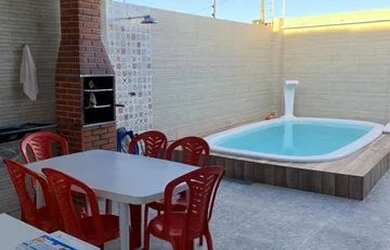 Imagem: A casa possui 2 Dormitórios, 2 Banheiros, 2 Vagas na garagem