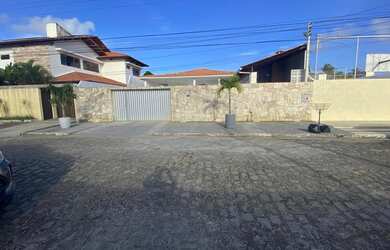 Imagem: A casa possui 3 Dormitórios, 4 Banheiros e 250m² de Área