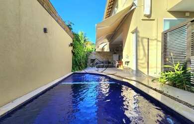 Imagem: A casa em condomínio possui 4 Dormitórios, 5 Banheiros, 2