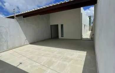 Imagem: A casa possui 3 Dormitórios, 2 Banheiros, 1 Vaga na garagem