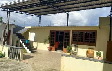 Imagem: A casa possui 2 Dormitórios, 3 Banheiros, 2 Vagas na garagem