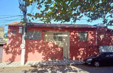 Imagem: A casa possui 2 Dormitórios, 1 Banheiro, 1 Vaga na garagem