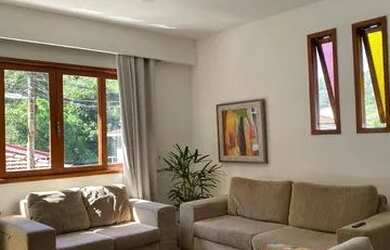 Imagem: A casa possui 3 Dormitórios, 3 Banheiros, 3 Vagas na garagem