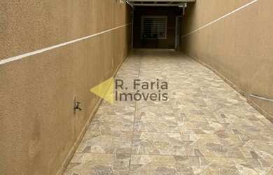 Imagem: A casa possui 4 Dormitórios, 4 Banheiros, 4 Vagas na garagem