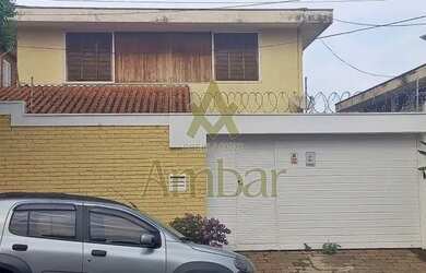 Imagem: A casa possui 4 Dormitórios, 3 Banheiros, 5 Vagas na garagem