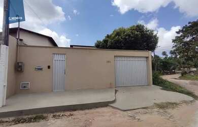 Imagem: A casa possui 4 Dormitórios, 4 Banheiros, 5 Vagas na garagem