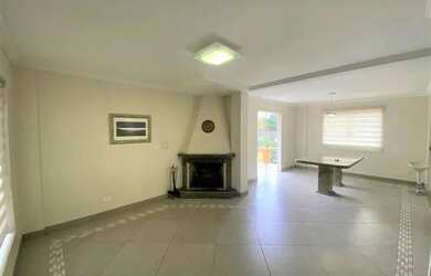 Imagem: A casa em condomínio possui 3 Dormitórios, 4 Banheiros, 2