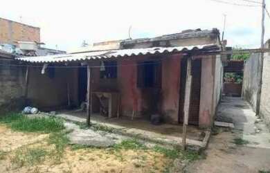 Imagem: A casa possui 3 Dormitórios, 2 Banheiros, 1 Vaga na garagem