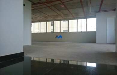 Imagem: O depósito possui 2 Vagas na garagem, 164m² de Área e está