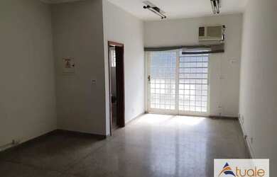 Imagem: O depósito possui 1 Vaga na garagem, 40m² de Área e está