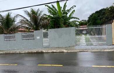 Imagem: A casa em condomínio possui 3 Dormitórios, 2 Banheiros, 5