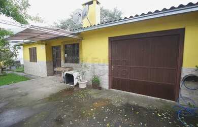 Imagem: A casa e possui 2 Dormitórios, Suítes, 1 Banheiro, 1 Vaga
