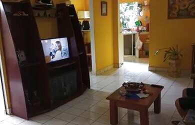 Imagem: A casa possui 2 Dormitórios, 1 Banheiro, 1 Vaga na garagem