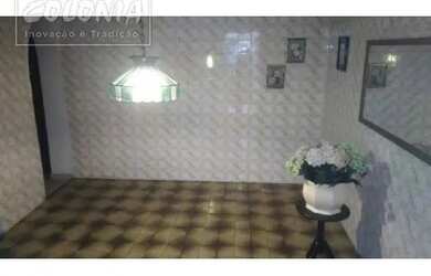 Imagem: A casa possui 3 Dormitórios, 1 Banheiro, 2 Vagas na garagem