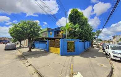 Imagem: A casa possui 5 Dormitórios, 2 Banheiros, 2 Vagas na garagem