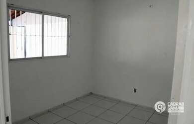 Imagem: A casa possui 3 Dormitórios, 1 Banheiro, 1 Vaga na garagem