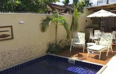 Imagem: A casa possui 4 Dormitórios, 3 Banheiros, 4 Vagas na garagem