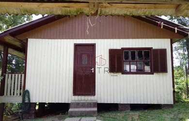 Imagem: A casa possui 3 Dormitórios, 1 Banheiro, 1 Vaga na garagem