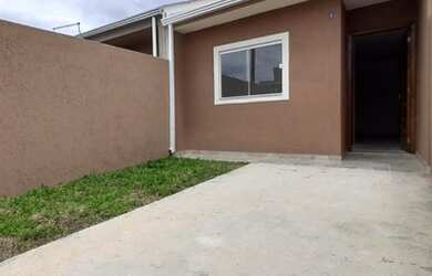 Imagem: A casa possui 2 Dormitórios, 1 Banheiro, 1 Vaga na garagem