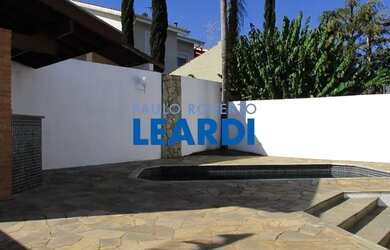 Imagem: A casa em condomínio possui 4 Dormitórios, 5 Banheiros, 3