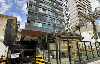 Imagem: O apartamento possui 1 Dormitório, 1 Banheiro, 1 Vaga na garagem