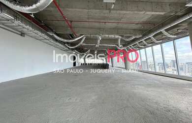 Imagem: O depósito possui 5 Vagas na garagem, 1.038m² de Área e