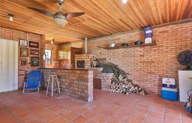 Imagem 10: Casa em Hípica. Piscina, Churrasqueira, VarandaeGuarda roupa