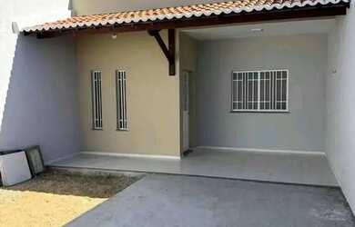 Imagem: A casa possui 3 Dormitórios, 2 Banheiros, 1 Vaga na garagem