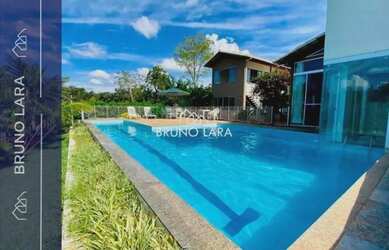 Imagem: A casa em condomínio possui 4 Dormitórios, 2 Banheiros, 5