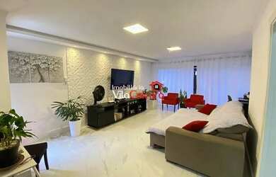 Imagem: A casa possui 3 Dormitórios, 3 Banheiros, 4 Vagas na garagem