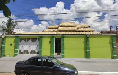 Imagem: A casa possui 3 Dormitórios, 3 Banheiros, 3 Vagas na garagem