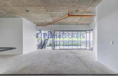 Imagem: O depósito possui 5 Vagas na garagem, 410m² de Área e está