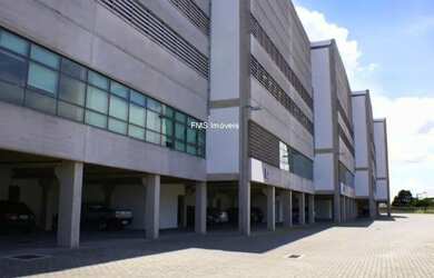 Imagem: O depósito possui 4 Vagas na garagem e 814m² de Área e está