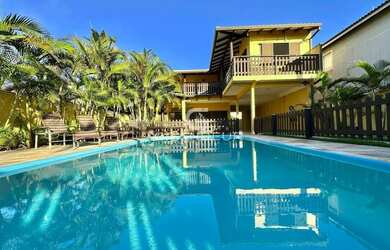 Imagem 3: Luxuosa Residência à Beira-Mar Vista Deslumbrante e Conforto