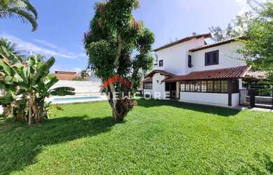 Imagem: A casa possui 4 Dormitórios, 4 Banheiros, 4 Vagas na garagem