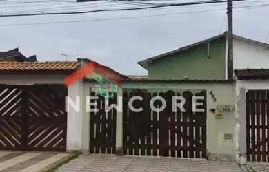 Imagem: A casa possui 3 Dormitórios, 1 Banheiro, 2 Vagas na garagem