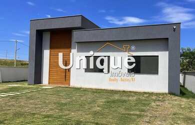 Imagem: A casa possui 4 Dormitórios, 4 Banheiros, 2 Vagas na garagem