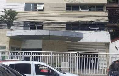 Imagem: O apartamento possui 3 Dormitórios, 1 Banheiro, 2 Vagas na