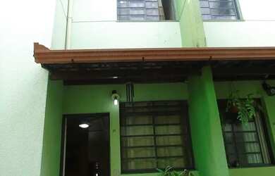 Imagem: A casa possui 2 Dormitórios, 1 Banheiro, 1 Vaga na garagem