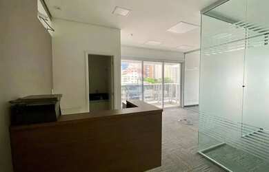 Imagem: O depósito possui 1 Vaga na garagem e 54m² de Área e está