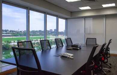 Imagem: O depósito possui 5 Vagas na garagem, 162m² de Área e está