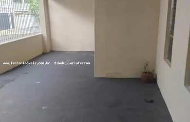 Imagem: A casa possui 2 Dormitórios, 1 Banheiro, 2 Vagas na garagem