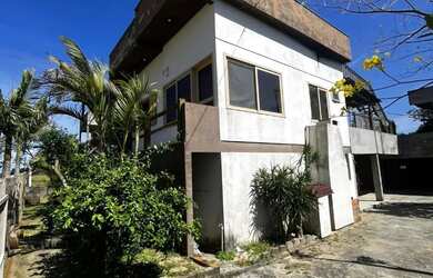 Imagem: A casa possui 5 Dormitórios, 3 Banheiros, 3 Vagas na garagem