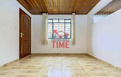 Imagem: A casa possui 3 Dormitórios, 1 Banheiro, 2 Vagas na garagem