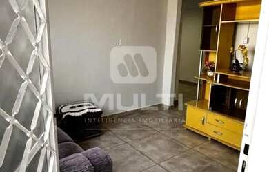 Imagem: A casa possui 3 Dormitórios, 1 Banheiro, 5 Vagas na garagem