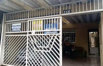 Imagem: A casa possui 2 Dormitórios, 2 Banheiros, 2 Vagas na garagem