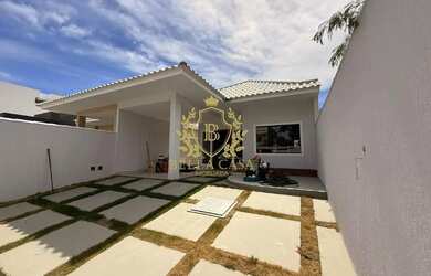 Imagem: A casa possui 3 Dormitórios, 2 Banheiros, 1 Vaga na garagem