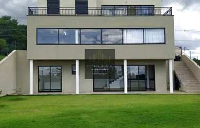 Imagem: A casa em condomínio possui 4 Dormitórios, 5 Banheiros, 4