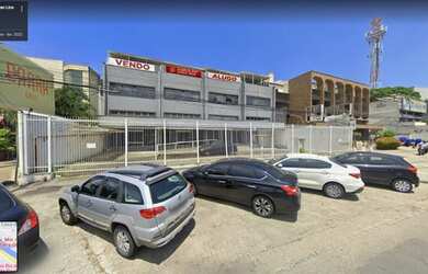 Imagem: O depósito possui 5 Vagas na garagem, 1.800m² de Área e